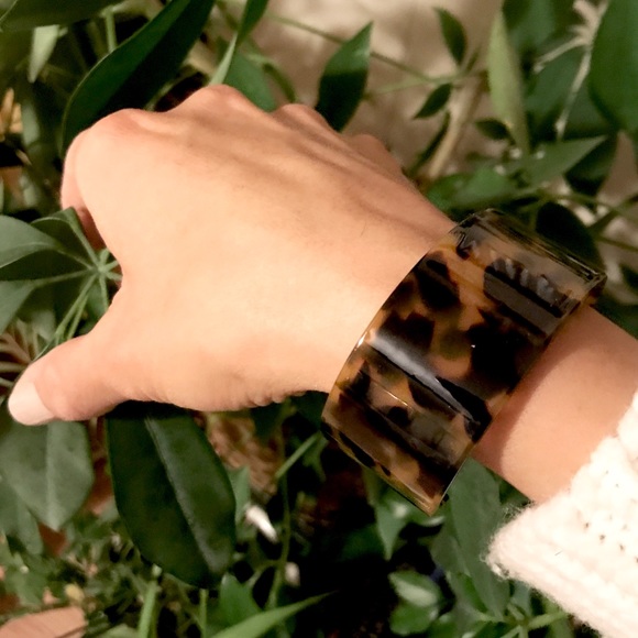 Jewelry - NWT Tortoise Shell Leopard Open Cuff Bracelet